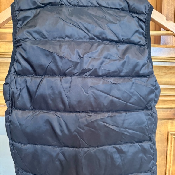 Burberry navy blue and check nylon vest size 6 years old - Picture 5 of 6